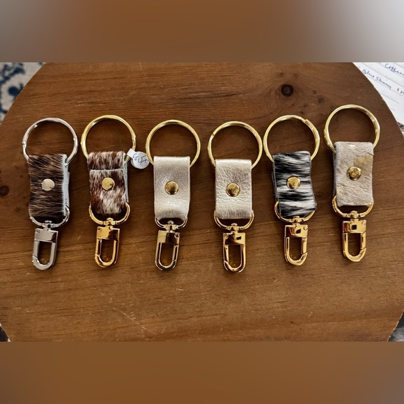 BEAUDIN Cowhide Gold Leather Keychain with Gold Hardware - Picture 4 of 5